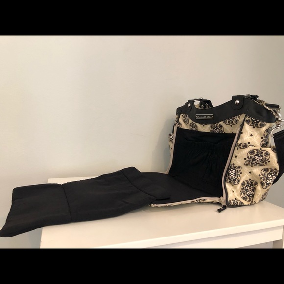 Petunia Pickle Bottom Diaper Bag City Carryall - Picture 3 of 8